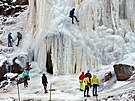 Ledov stna ve Vru zahjila zimn sezonu. Kvli nestlmu poas se tak stalo...