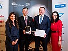 Cenu EY podnikatel roku p�ed�valy prim�torka Karlov�ch Var� a krajsk� radn�...