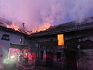 Velk� po��r zni�il ve Sv�sedlic�ch na Olomoucku stodolu a st�echu p�ilehl�ho...