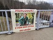 Mercosur? Z von der Leyna do lou�e! napsali zem�d�lci na transparent v Náchod�.