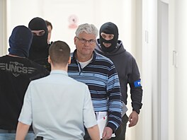 Exeditel motolské nemocnice Miloslav Ludvík u soudu. (26. února 2025)