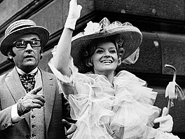 Ji�í Sovák a Jana Brejchová ve filmu Zabil jsem Einsteina, pánové... (1969)