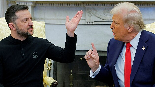 Hdka v Blm dom. Americk prezident Donald Trump vzruen diskutuje s ukrajinskm protjkem Volodymyrem Zelenskm. (28. nora 2025)