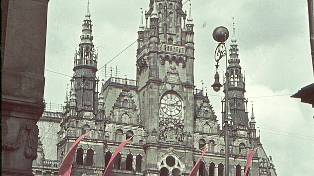 �Vyzdoben� libereck� radnice. Skeny vz�cn�ch barevn�ch diapozitiv� z roku 1940, nebo 1941 