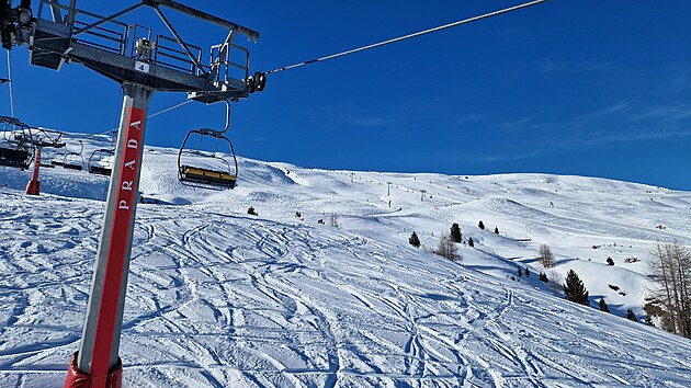 Kdy� ��bel nos� helmu a miluje j�zdu v pra�anu...