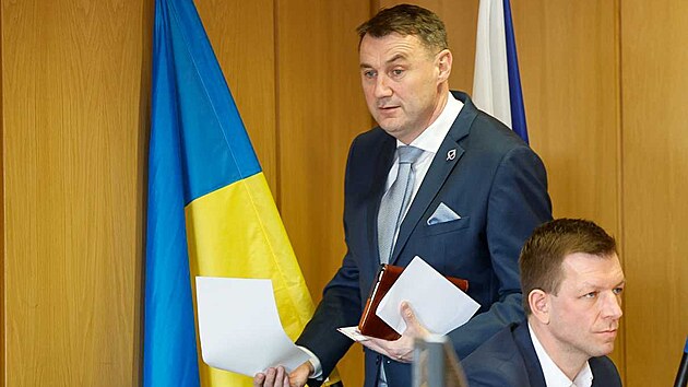 Sou�asn� hejtman Martin P�ta b�hem hlasov�n� zastupitelstva o jeho odvol�n� (25. �nora 2025)