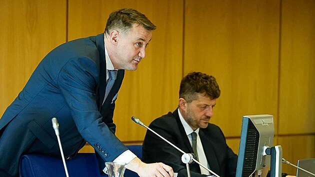 Sou�asn� hejtman Martin P�ta b�hem hlasov�n� zastupitelstva o jeho odvol�n� (25. �nora 2025)