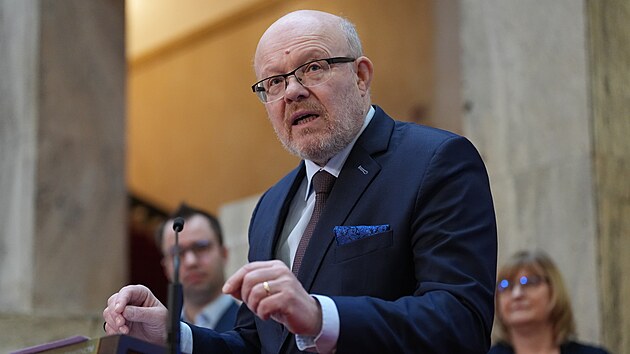 Vlastimil Vlek, mstopedseda vldy a ministr zdravotnictv. (28. nora 2025)
