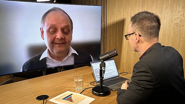 Hostem po�adu Rozst�el je Vladim�r Handl z katedry n�meck�ch a rakousk�ch studi� FSV UK.