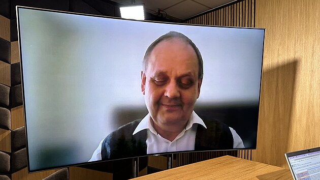 Hostem po�adu Rozst�el je Vladim�r Handl z katedry n�meck�ch a rakousk�ch studi� FSV UK.