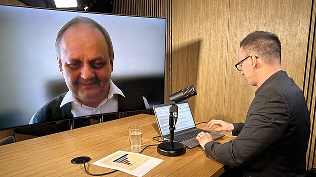 Hostem po�adu Rozst�el je Vladim�r Handl z katedry n�meck�ch a rakousk�ch studi� FSV UK.