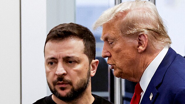Americký prezident Donald Trump a ukrajinský prezident Volodymyr Zelenskyj (vlevo) v New Yorku (27. září 2024)