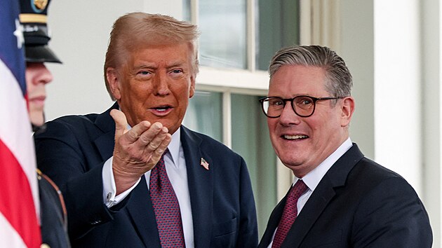 Americk� prezident Donald Trump a britsk� premi�r Keir Starmer p�i setk�n� v B�l�m dom� (27. �nora 2025)