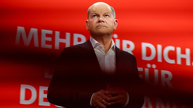 Olaf Scholz b�hem prvn�ho povolebn�ho projevu ve �t�bu SPD (23. �nora 2025)