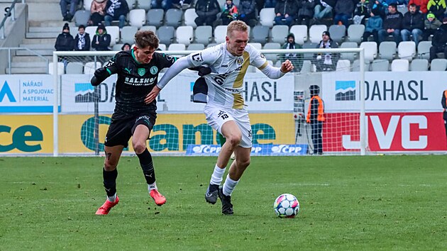 Karel Spá�il (vlevo) zakládá úto�nou akci v zápase proti Bohemians.