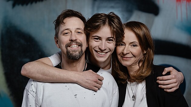 Max Dolanský a rodiče Lenka Vlasáková a Jan Dolanský.