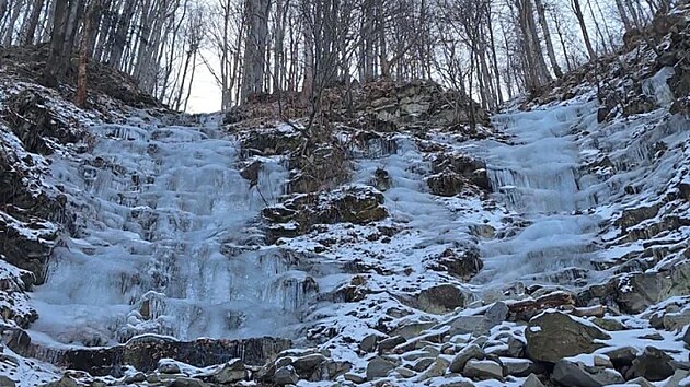 Jen tsn ped tmto srzem se en podailo zastavit pd v ledovm koryt. (23. nora 2025)