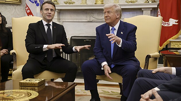 Francouzsk� prezident Emmanuel Macron se v B�l�m dom� setkal s americk�m prezidentem Donaldem Trumpem. (24. �nora 2025)