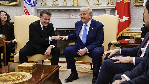 Francouzsk� prezident Emmanuel Macron se v B�l�m dom� setkal s americk�m prezidentem Donaldem Trumpem. (24. �nora 2025)