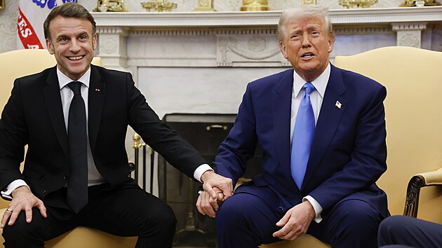 Francouzsk� prezident Emmanuel Macron se v B�l�m dom� setkal s americk�m prezidentem Donaldem Trumpem. (24. �nora 2025)