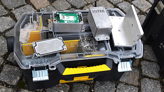 Pohyb budov v bl�zkosti polsk�ho hn�douheln�ho dolu Tur�w budou na �esk� stran� v Libereck�m kraji sledovat �idla. V�dy po dvou sklonom�rech instaluj� technici do 18 budov v Hr�dku nad Nisou na Liberecku a nedalek�ch He�manic�ch. (26. 2. 2025)