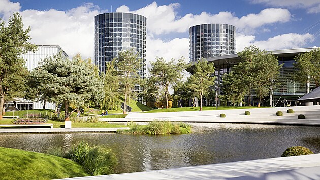 Dv� prosklen� 48 metr� vysok� sila nedaleko v�robn�ho z�vodu Volkswagenu v n�meck�m Wolfsburgu slou�� jako jak�si do�asn� vertik�ln� parkovi�t� pro vyroben� auta a tak� jako atrakce pro n�v�t�vn�ky Autostadtu. Ka�d� z v�� pojme 400 aut, kter� jsou pomoc� v�tah� dopravov�na do voln�ch �achet ve dvaceti patrech.