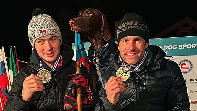 Zlat Krytof Spilka se Sonnym a dvojnsobn bronzov junior Matj Such.