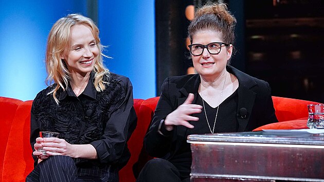 Alice Nellis p�i�la do Show Jana Krause s here�kou Janou Plodkovou, kterou obsadila do hlavn� role seri�lu N�hradn�ci.