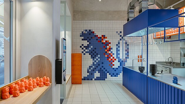 Hlavn�m prvkem grafick�ho designu je vyu�it� pixel�,  v�etn� obklad� hned u vstupu, kde je vyobrazena �Czezilla� jako zosobn�n� �esk�ho p��stupu k japonsk�mu kulturn�mu fenom�nu.