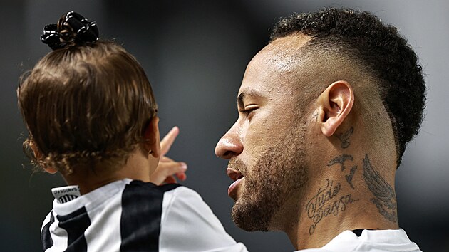 Amigo, Karnaval Çılgın Brezilya. Neymar geri döndü ve rakipleri utandırdı