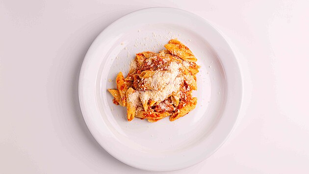 Penne s pestem z grilovanch paprik a srem Gran Moravia