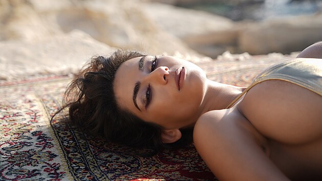 Playmate Anah p�i focen� pro Playboy