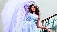 Kvtinové ozdoby a záplava splývavé eíkové látky z vás udlá pravou královnu...