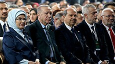 Turecký prezident Erdogan na sjezdu své strany AKP v Anka�e (23. února 2025)
