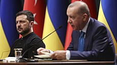 Ankara. Ukrajinský prezident Volodymyr Zelenskyj na náv�t�v� u svého tureckého...