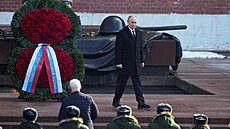 Ruský prezident Vladimir Putin u hrobu Neznámého vojáka v Moskv (23. února...