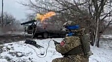 Ukrajinské jednotky si upravili osobní automobil na improvizovaný raketomet
