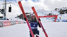 Mikaela Shiffrinová pózuje po stém triumfu ve Svtovém poháru.