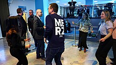 CDU/CSU získala ve volbách 28,5 procenta hlas�, a Merz tak z�ejm� zamí�í do...