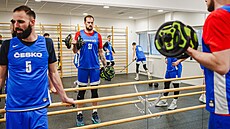 Ondej Balvín v posilovn bhem reprezentaního srazu v Podbradech.