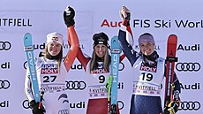 Nejlep�í �eny sjezdu v Kvitfjellu: Zleva druhá Emma Aicherová z N�mecka,...