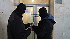 Policisté z Národní centrály proti organizovanému zlo�inu (NCOZ) od pond�lního...