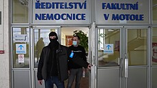 Policisté z Národní centrály proti organizovanému zlo�inu (NCOZ) od pond�lního...