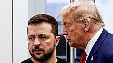 Americký prezident Donald Trump a ukrajinský prezident Volodymyr Zelenskyj...