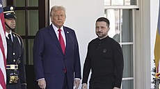 Americký prezident Donald Trump vítá ukrajinského prezidenta Volodymyra...
