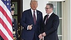 Americký prezident Donald Trump a britský premiér Keir Starmer pi setkání v...