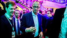 Friedrich Merz oslavuje ve volebním tábu CDU/CSU (23. února 2025)