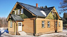 D�m naproti penzionu Rejvíz na za�átku obce. Zdej�í architektura p�ipomíná...