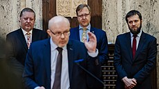 Vlastimil Válek, místop�edseda vlády a ministr zdravotnictví. Na snímku spolu s...