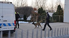Policisté zasahují také v dom� zadr�eného �editele motolské nemocnice Miloslava...